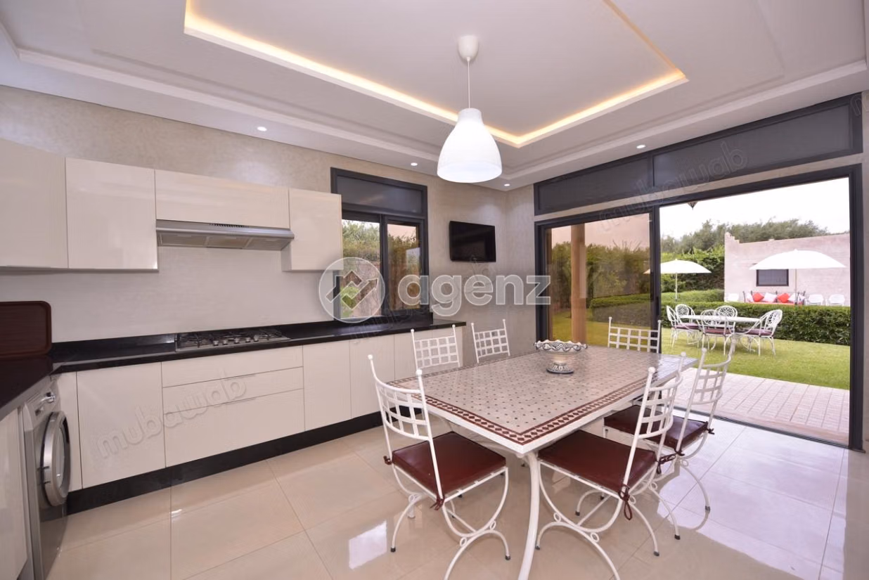 Villa à vendre 1 281 m², 6 chambres 
Autre Marrakech