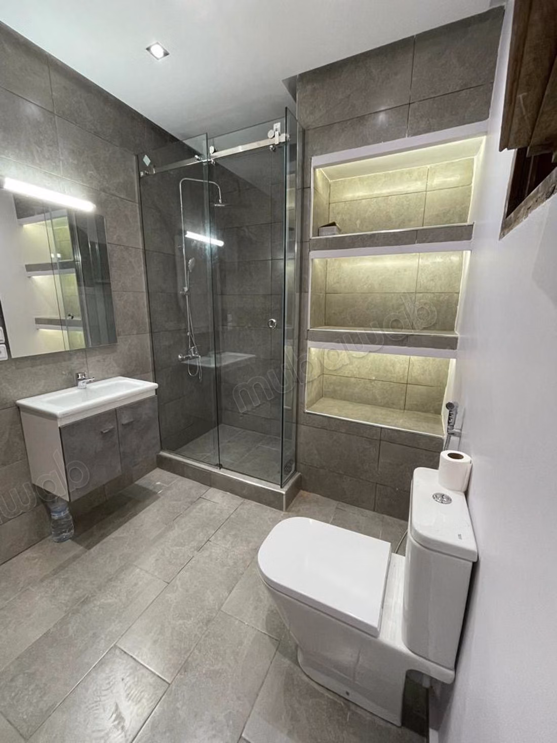 Location villa de luxe à Sidi Maarouf.
Surface de 300 m².
Bien meublé