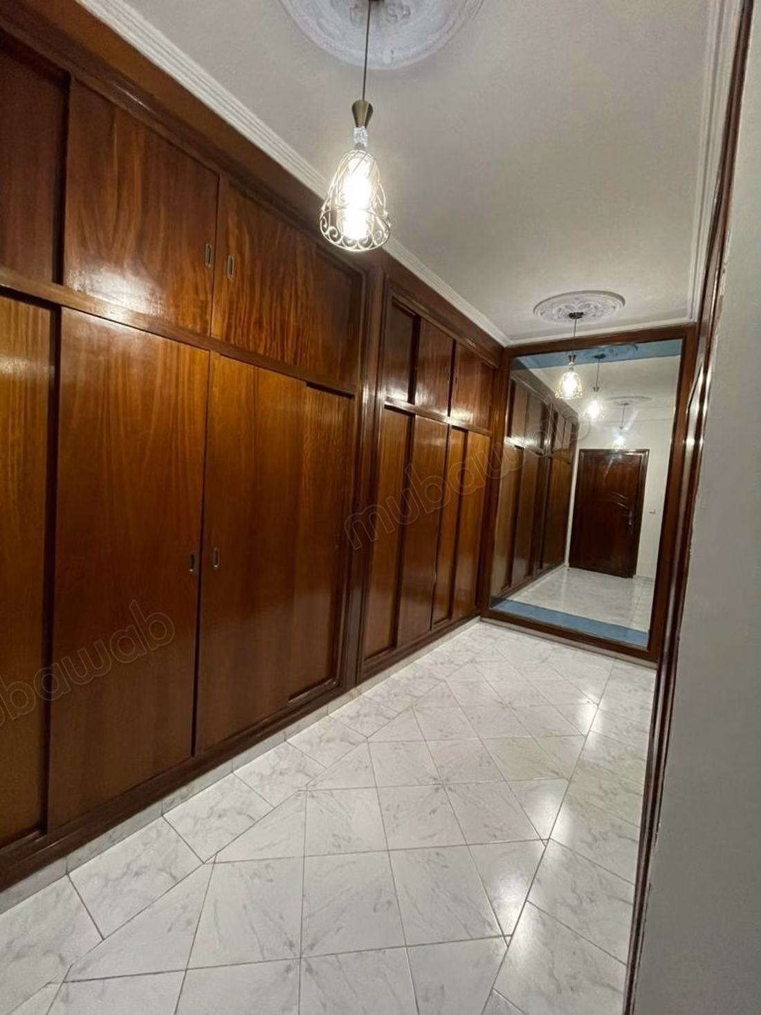 Location villa de luxe à Sidi Maarouf.
Surface de 300 m².
Bien meublé