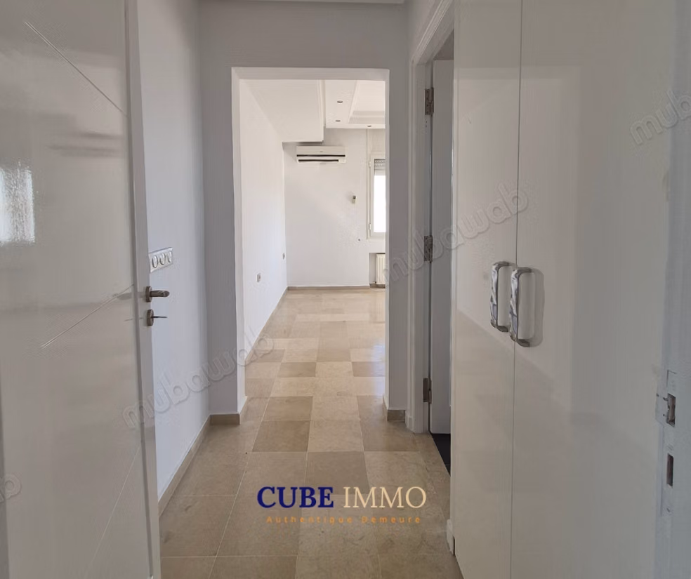 Spacieux appartement avec studio et toit terrasse