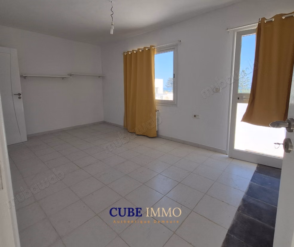 Spacieux appartement avec studio et toit terrasse