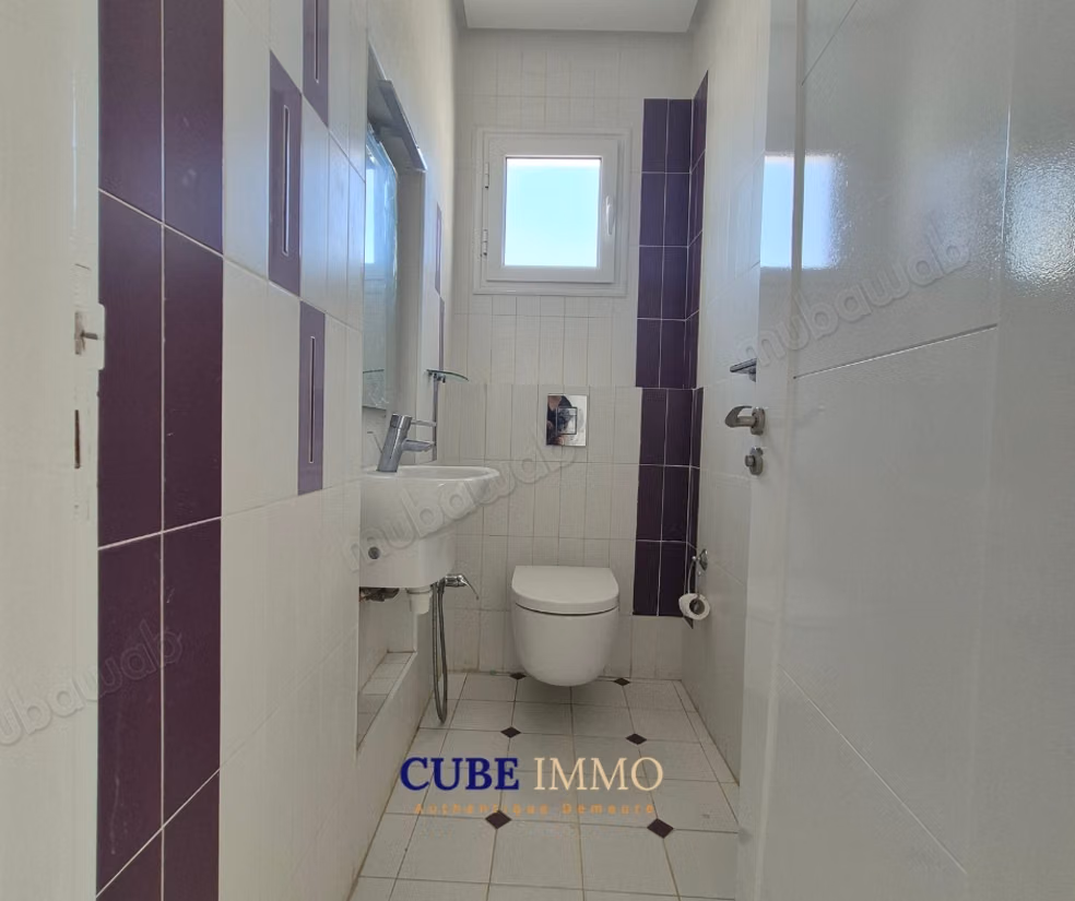Spacieux appartement avec studio et toit terrasse