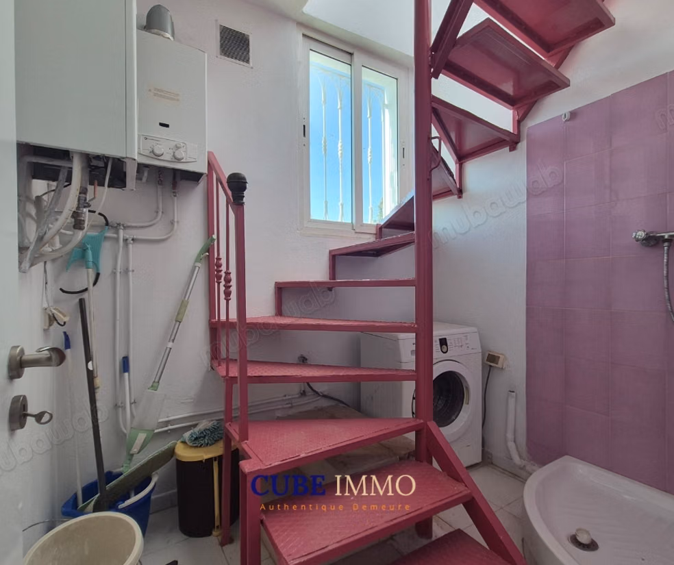 Spacieux appartement avec studio et toit terrasse