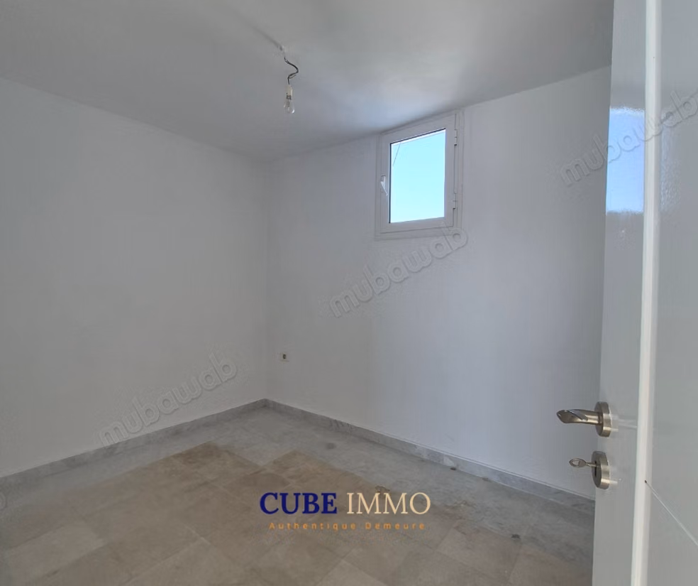 Spacieux appartement avec studio et toit terrasse