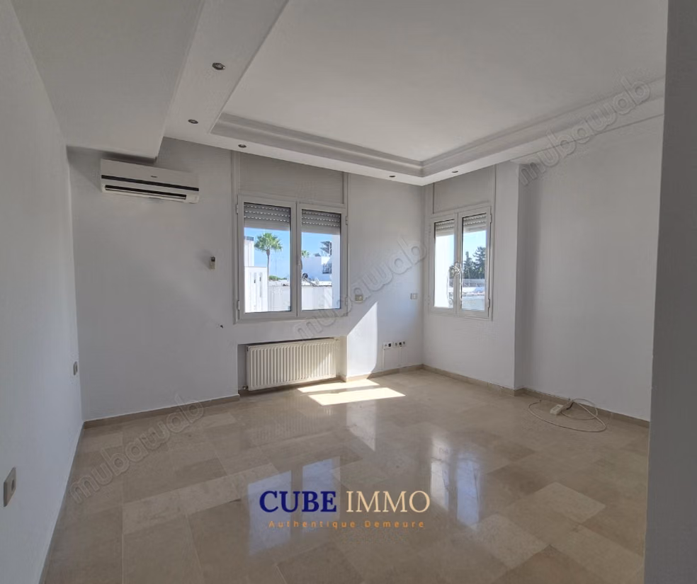 Spacieux appartement avec studio et toit terrasse
