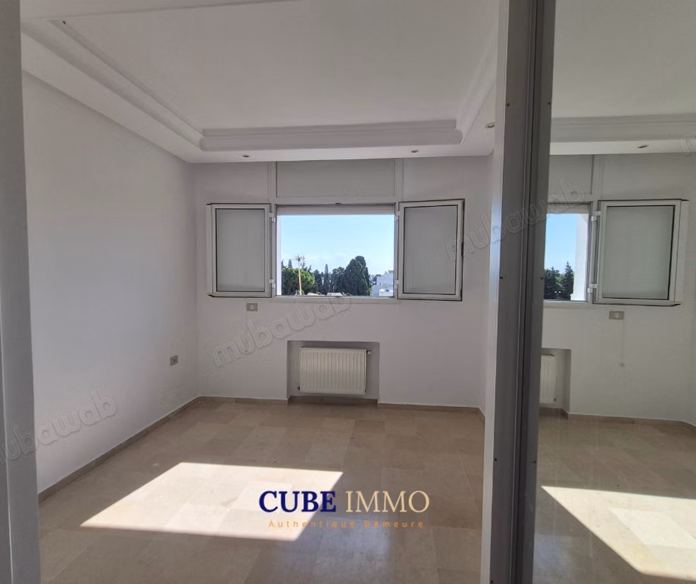 Spacieux appartement avec studio et toit terrasse