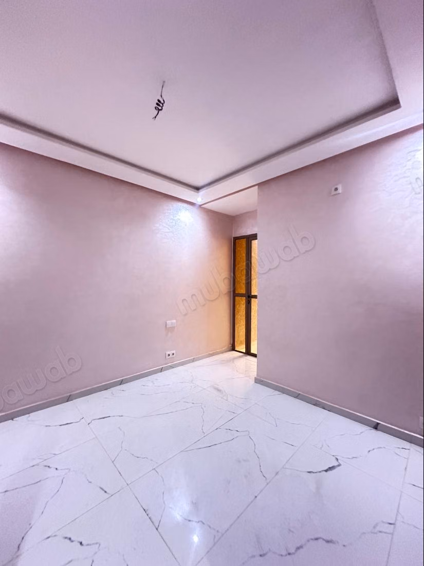 Appartement à vendre à Bouaakkaz. 
3 chambres