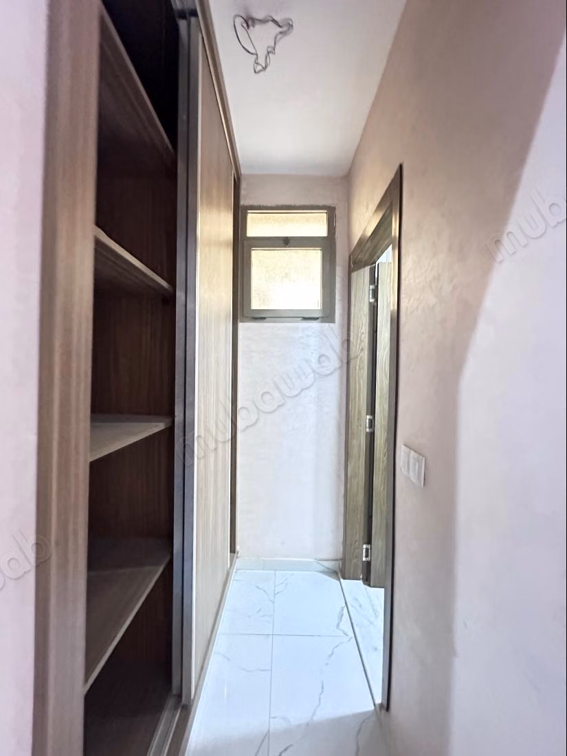 Appartement à vendre à Bouaakkaz. 
3 chambres