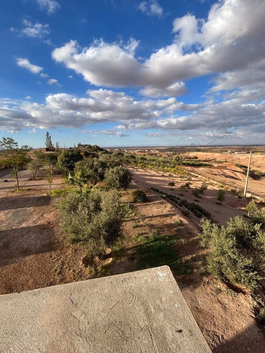 Terrain titré avec VNA à vendre à Oumnass