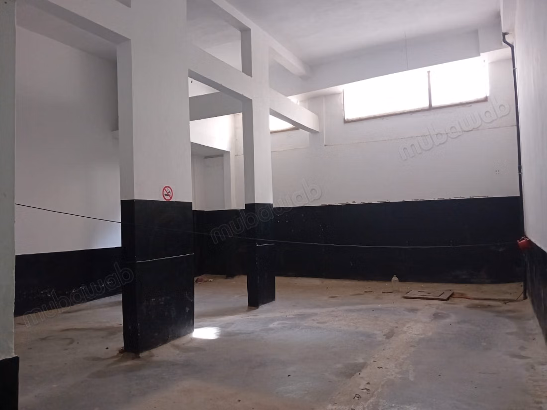 محل تجاري للبيع بطنجة بسدة وقبو بمدخل خاص
