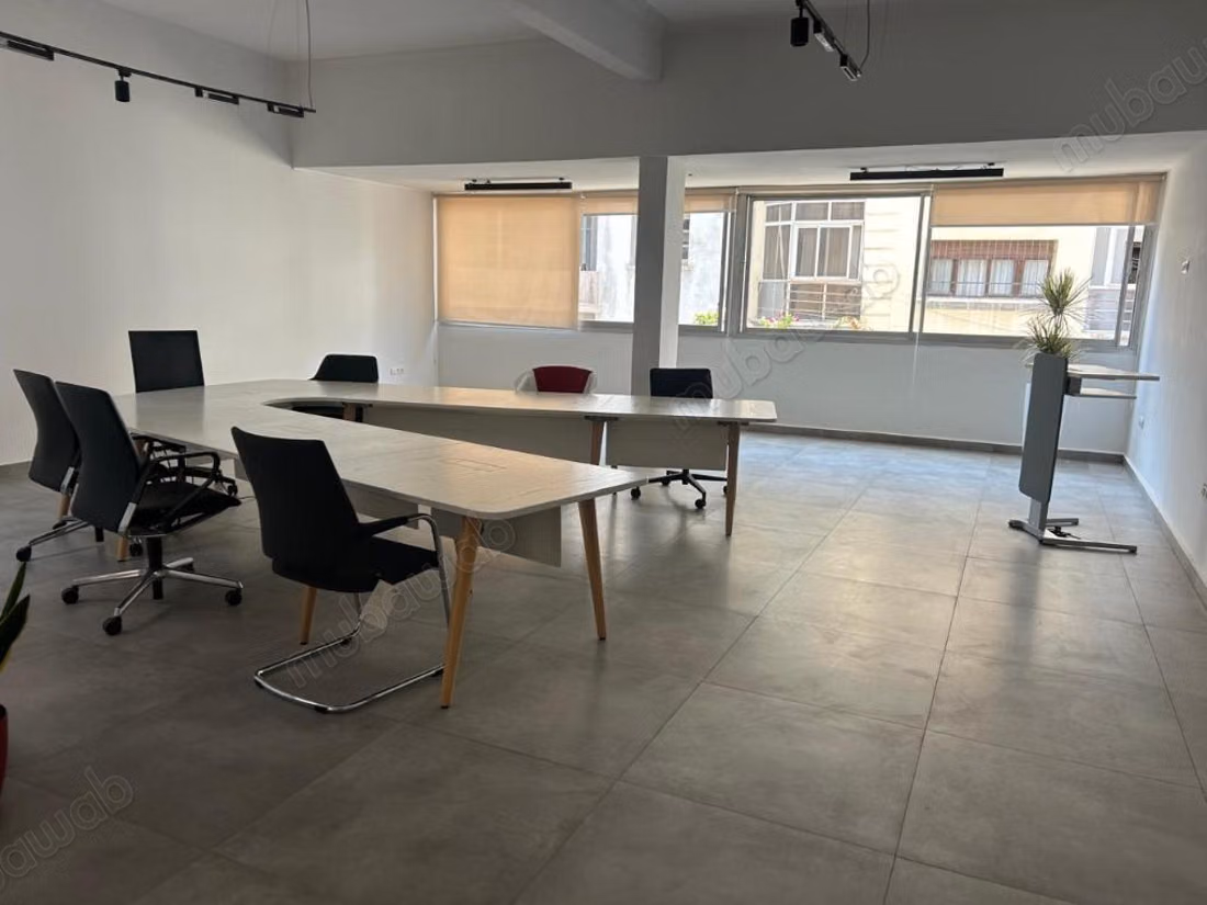 3 plateaux bureaux a louer 380m² 
Ront point Europe