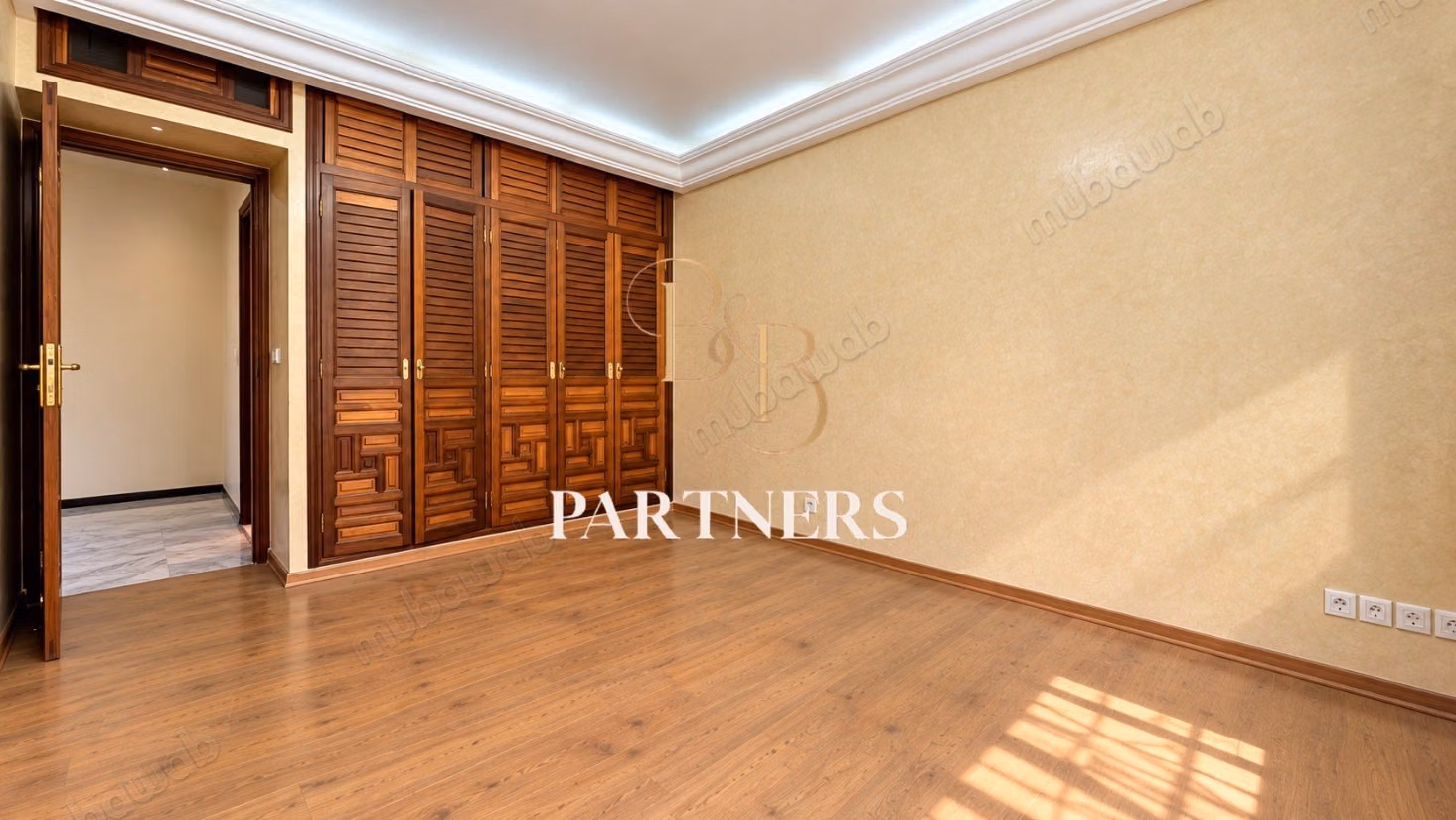 Ampio appartamento di 240 m² con terrazza di 70 m², vicino al liceo Descartes