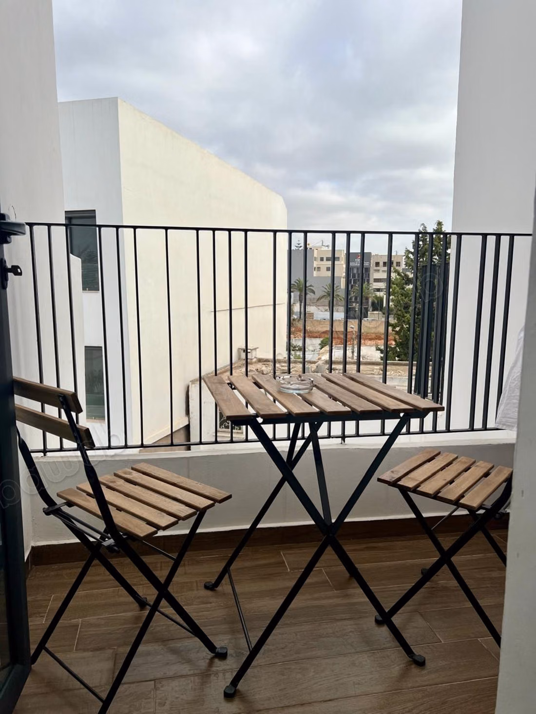 Studio à louer à Franceville. Superficie 50 m². Meublé