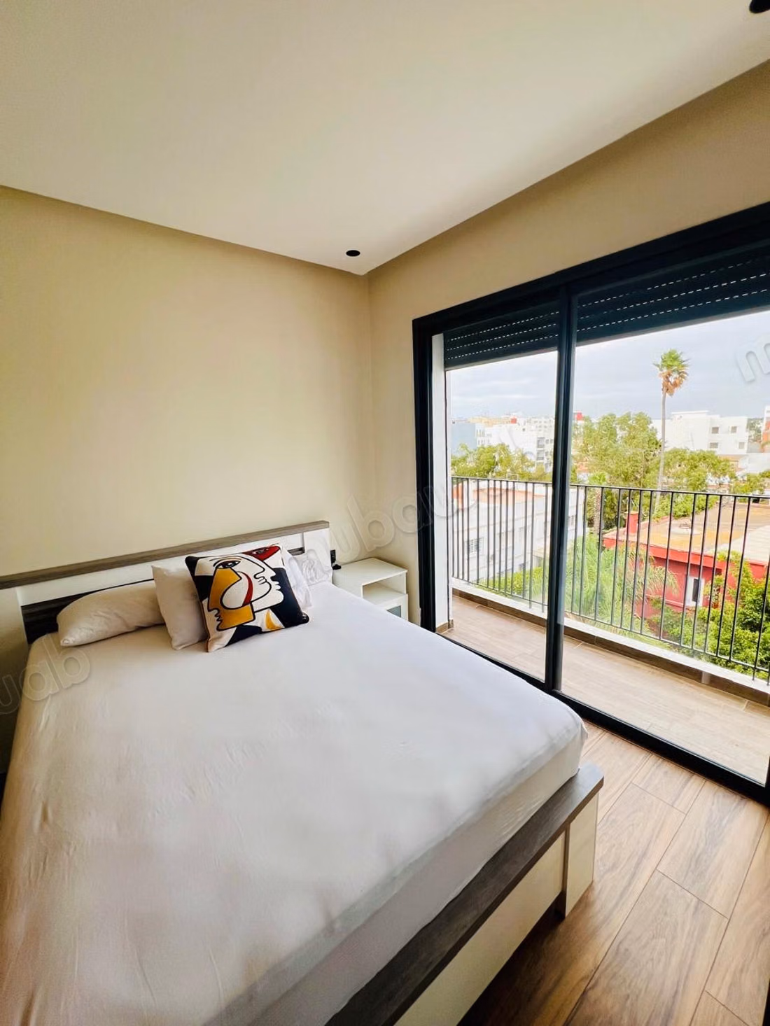 Studio à louer à Franceville. Superficie 50 m². Meublé