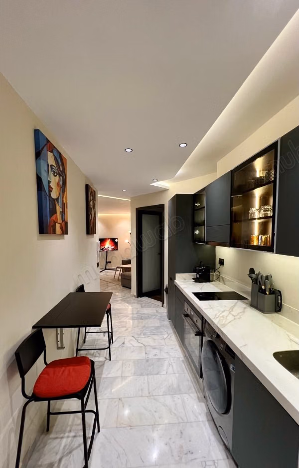 Studio à louer à Franceville. Superficie 50 m². Meublé