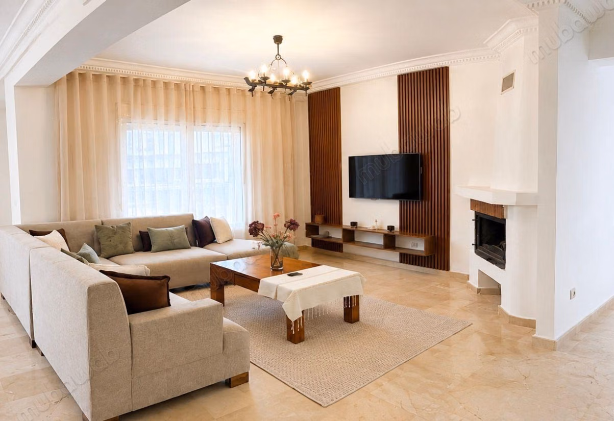 Maison à louer boubana. 
5 chambres residence fermer