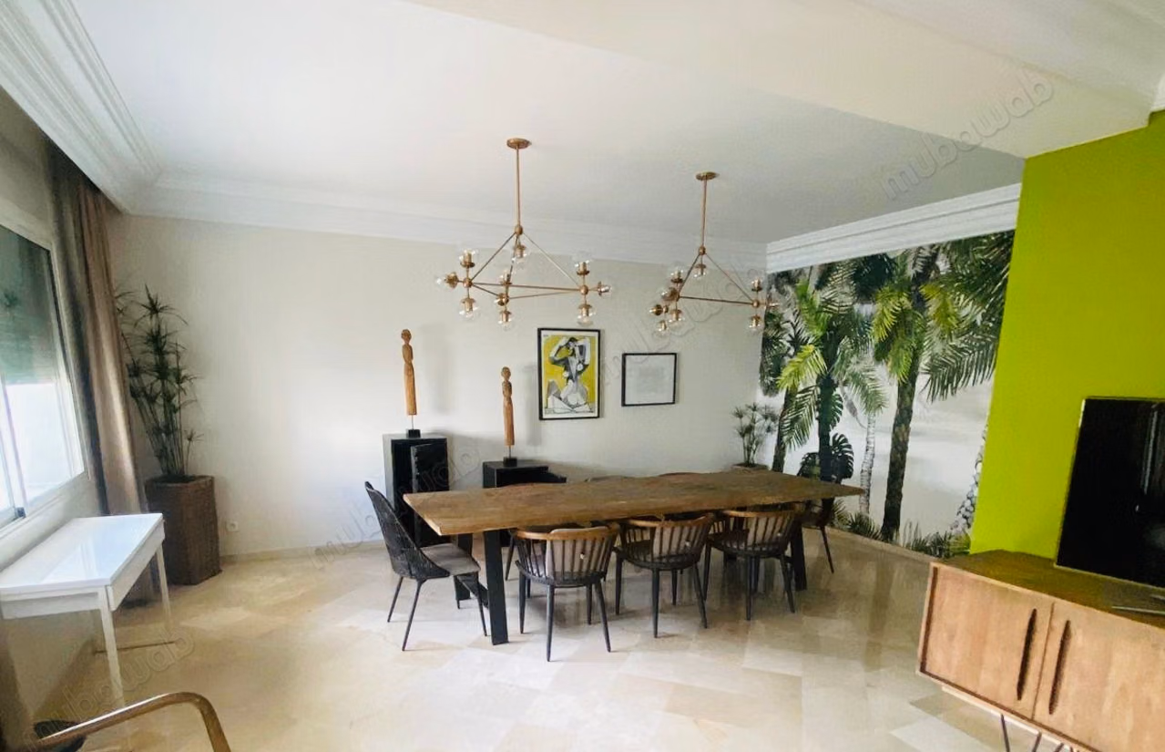 Rental of an apartment in Triangle d'Or. 4 rooms