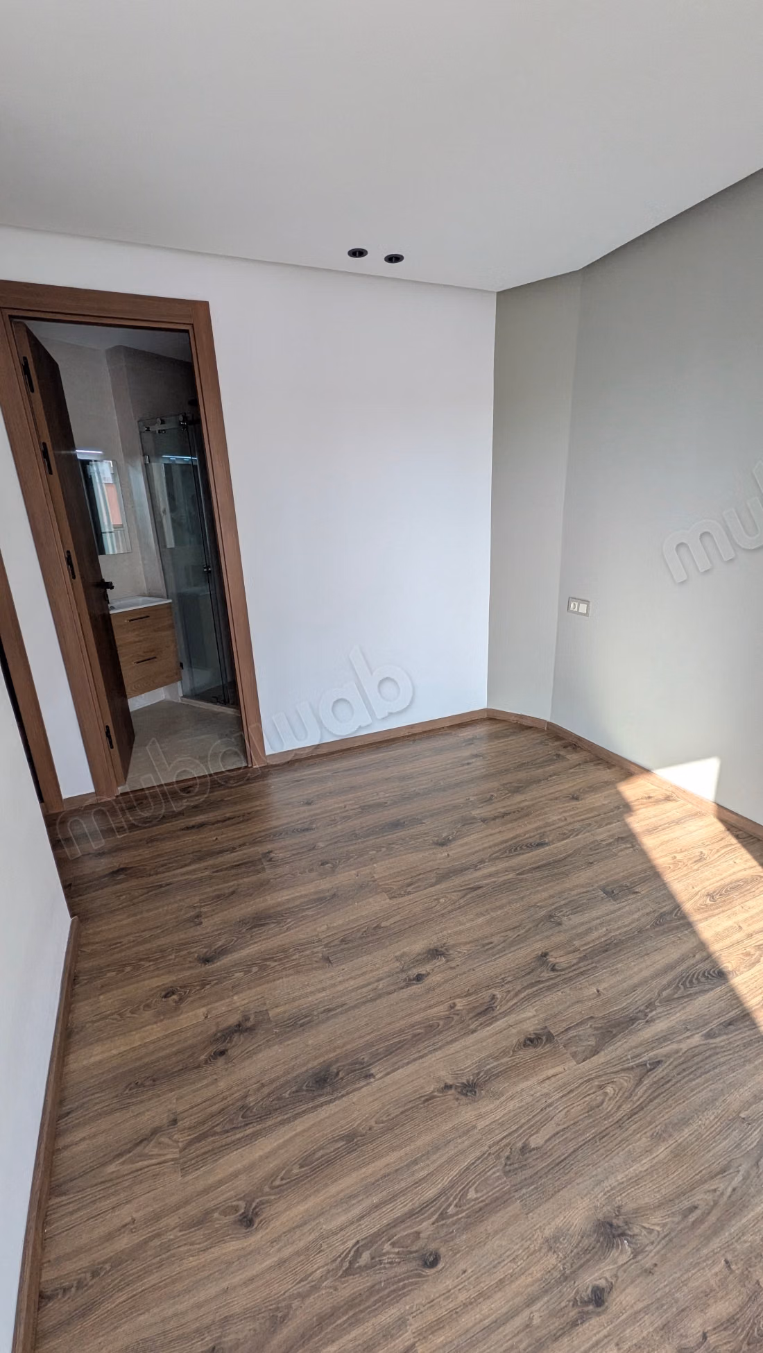 Appartement de 70 m2 neuf quartier des hôpitaux ensoleillé 2 min du tram