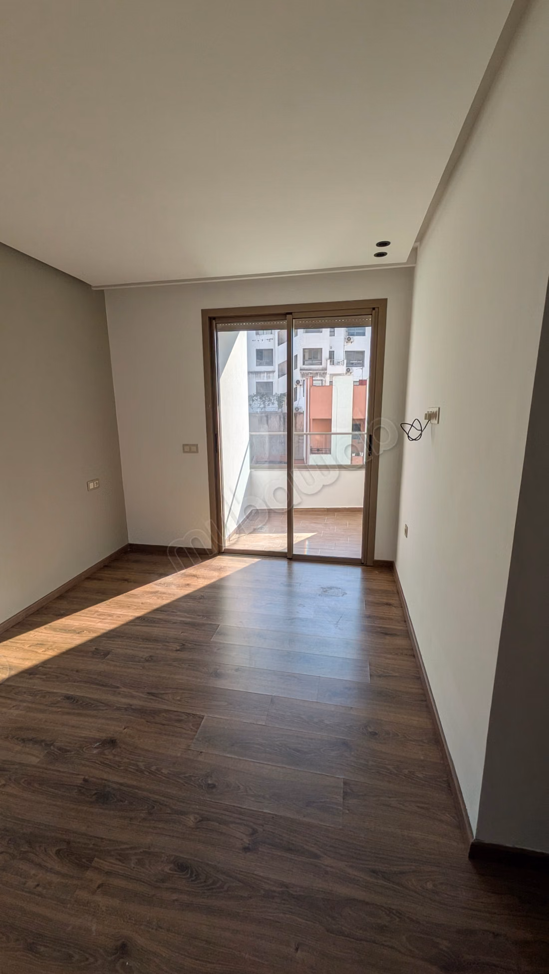 Appartement de 70 m2 neuf quartier des hôpitaux ensoleillé 2 min du tram