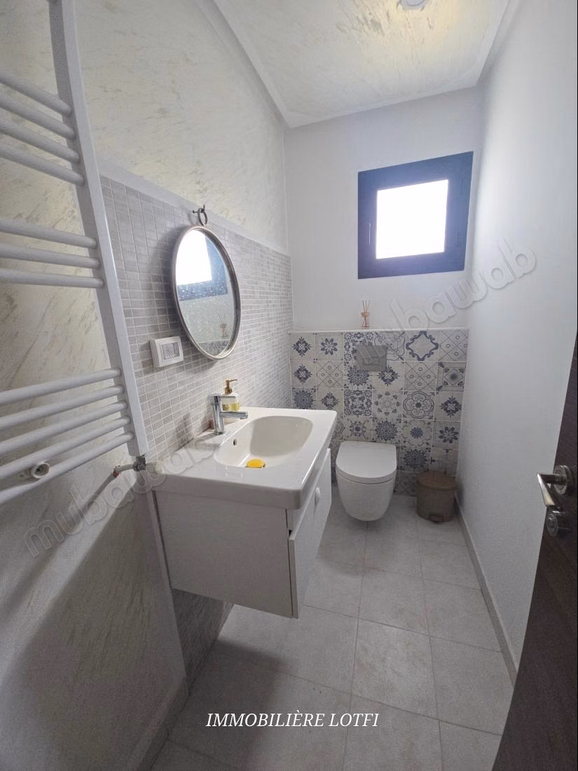 Bel appartement en location à Gammarth Supérieur. 2 belles chambres. Chauffage central et porte blindée