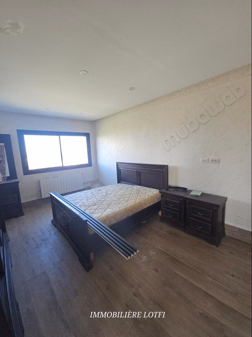 Bel appartement en location à Gammarth Supérieur. 2 belles chambres. Chauffage central et porte blindée
