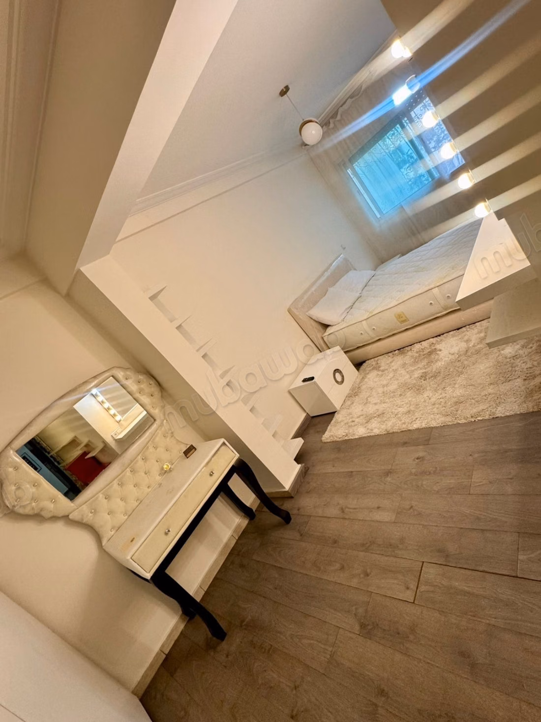 Appartement en vente à la Gironde. 
2 grandes pièces. 
Bien meublé