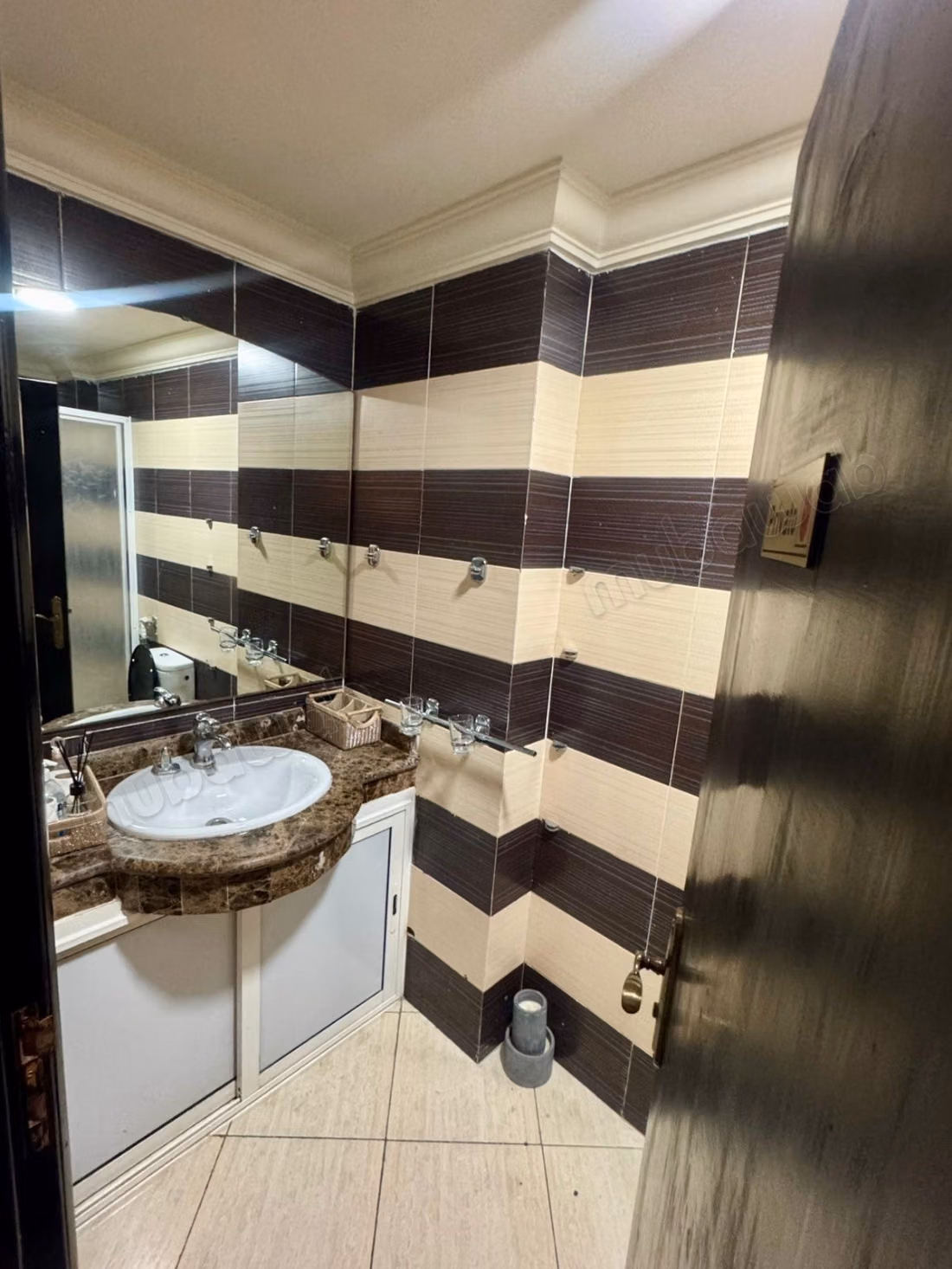 Appartement en vente à la Gironde. 
2 grandes pièces. 
Bien meublé