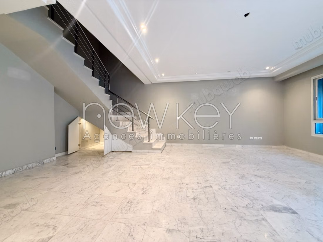Duplex in vendita al Lago 2 – Eleganza e comfort