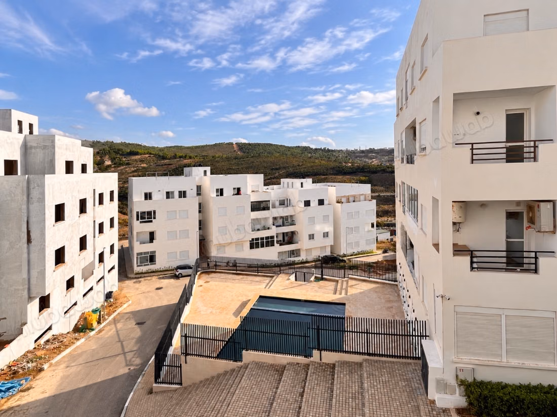 Appartement à louer à Al Bahraoyine. 
2 chambres. 
Meublé