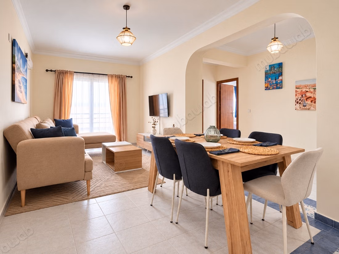 Appartement à louer à Al Bahraoyine. 
2 chambres. 
Meublé