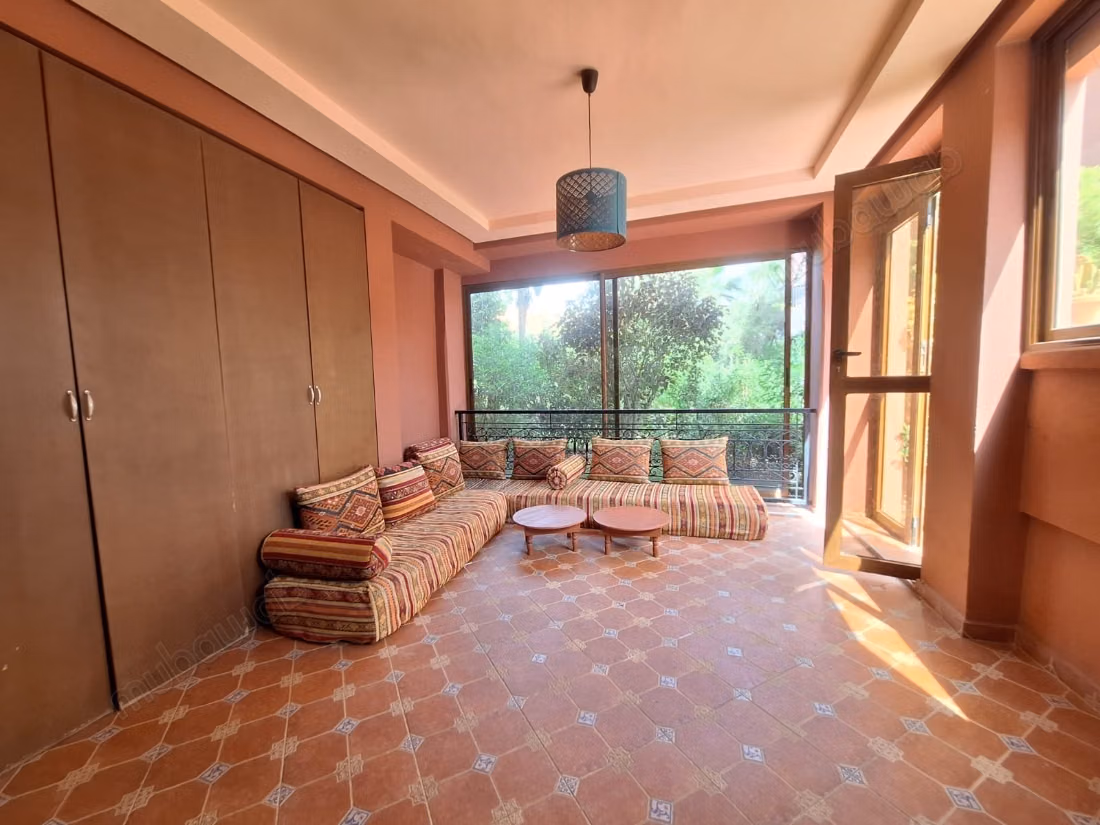 Bellissimo appartamento in affitto ad Agdal. Superficie totale 85 m². Concierge e piscina