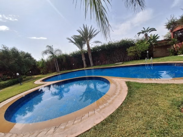 Très bel appartement en location à Agdal. 
Surface totale 85 m². 
Concierge et piscine