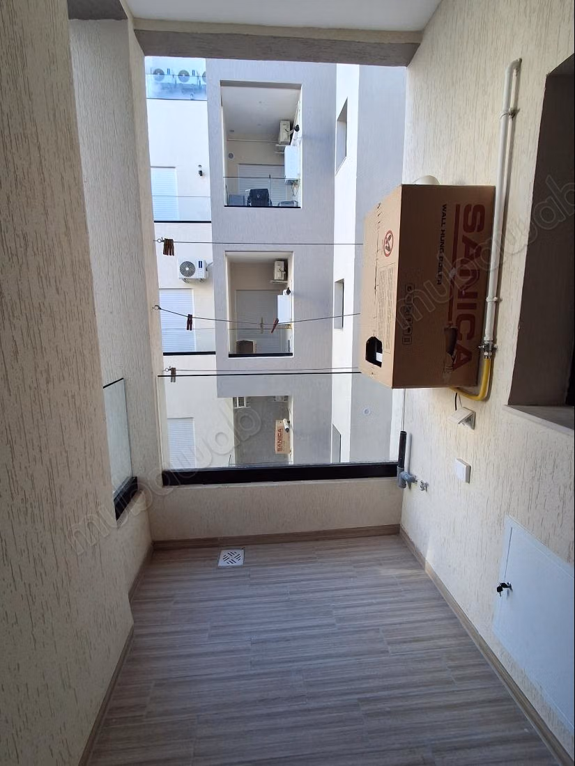 Bel appartement en location à Cité Ennasr 2.
Surface totale 52 m².
Bien meublé