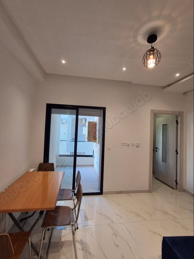 Bel appartement en location à Cité Ennasr 2.
Surface totale 52 m².
Bien meublé