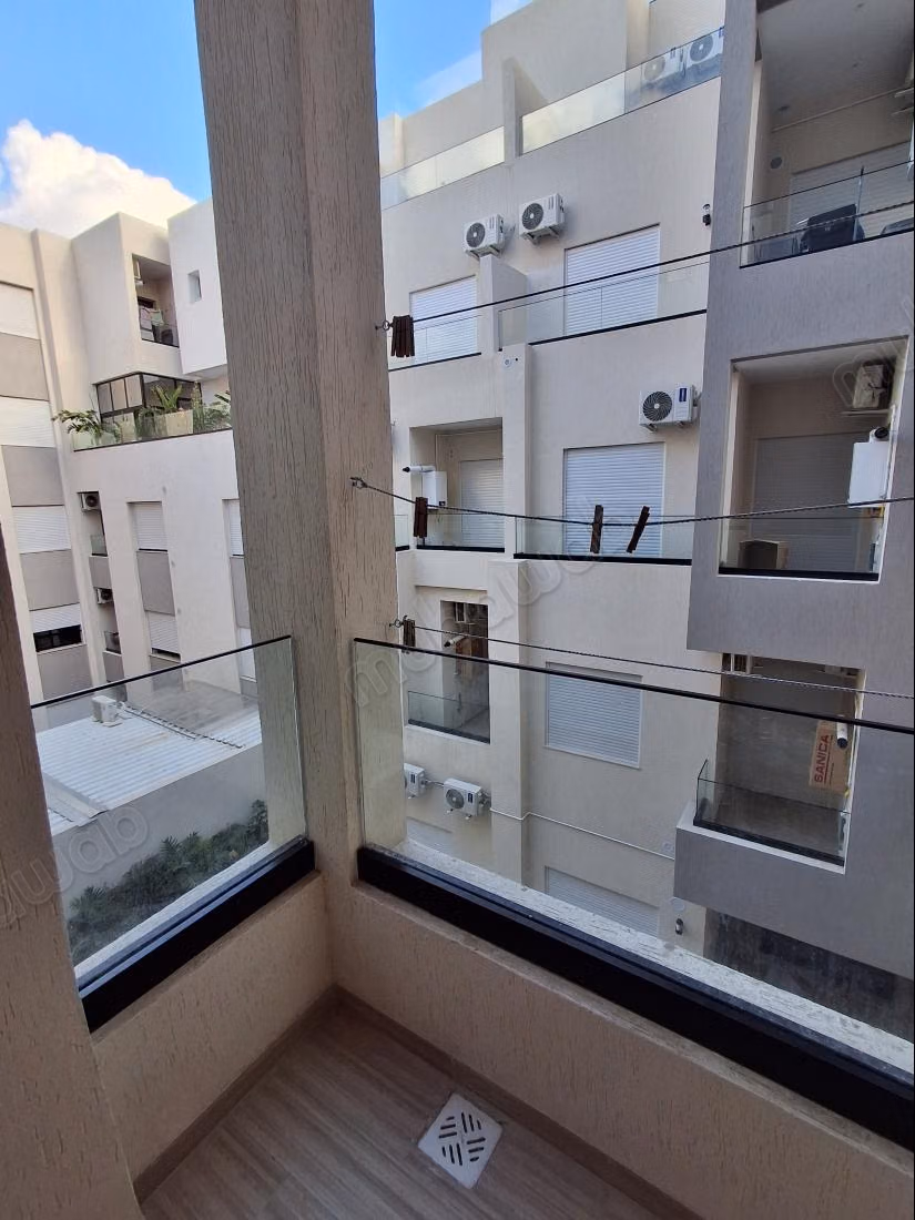 Bel appartement en location à Cité Ennasr 2.
Surface totale 52 m².
Bien meublé