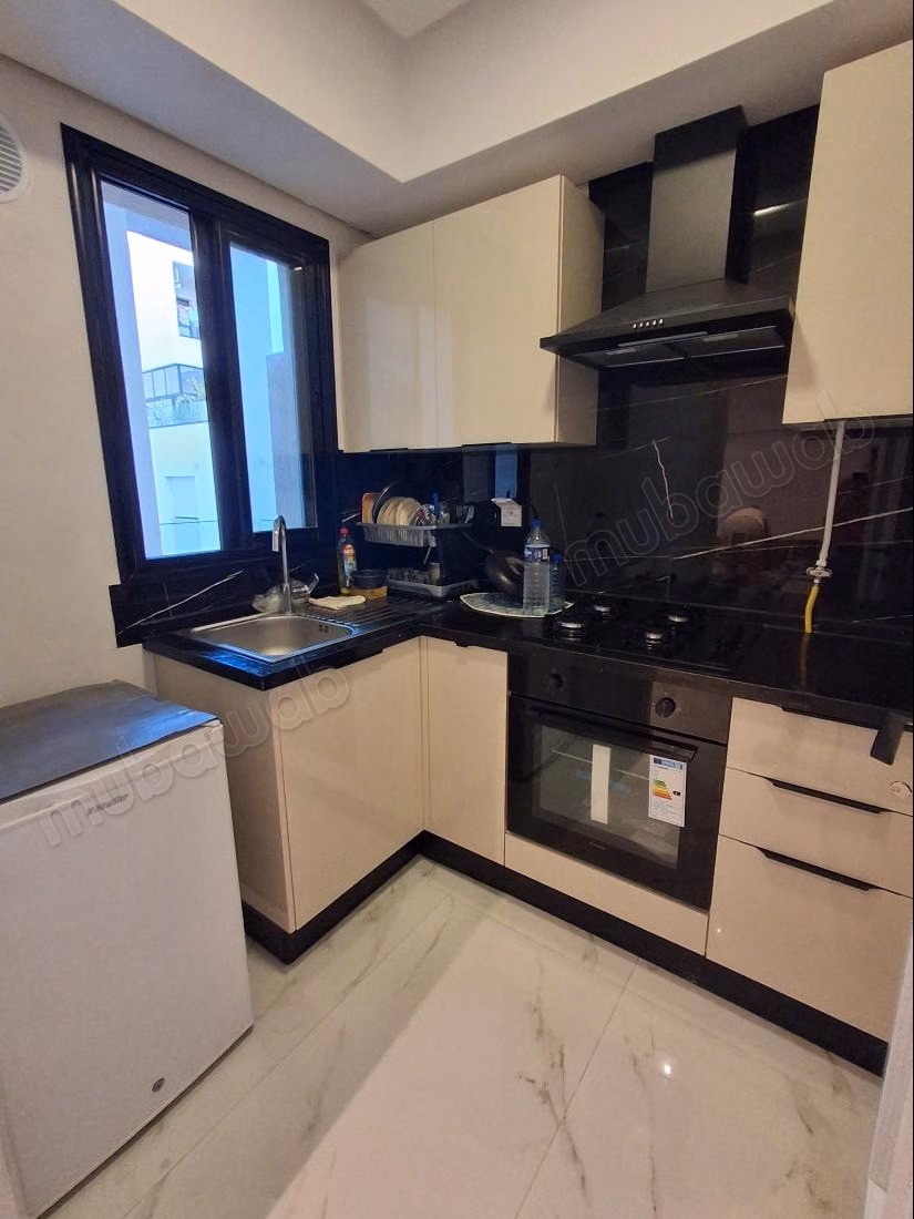Bel appartement en location à Cité Ennasr 2.
Surface totale 52 m².
Bien meublé