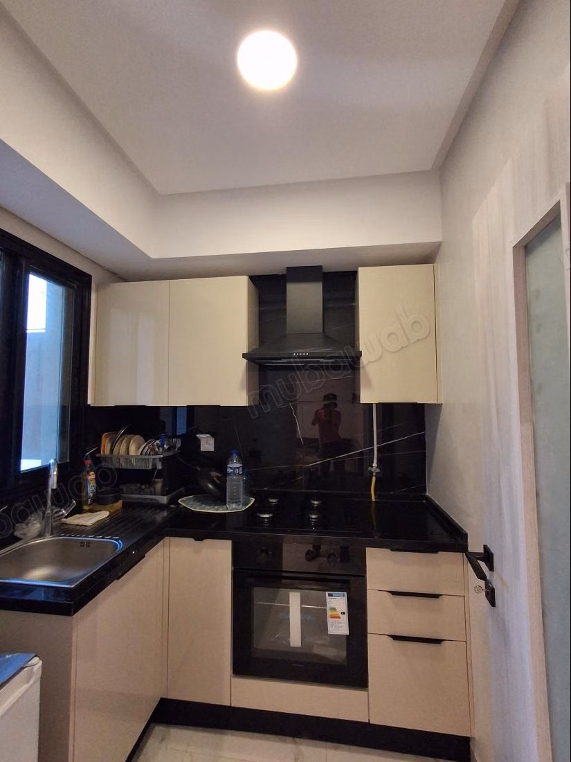 Bel appartement en location à Cité Ennasr 2.
Surface totale 52 m².
Bien meublé