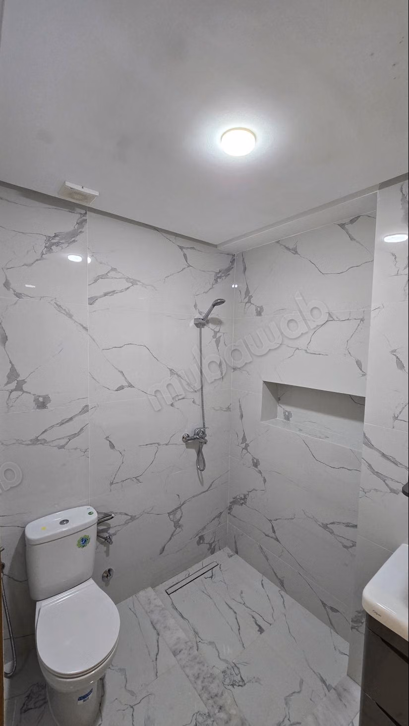 Superbe appartement à vendre à M'Diq. 
2 grandes pièces. 
Salon traditionnel et porte blindée