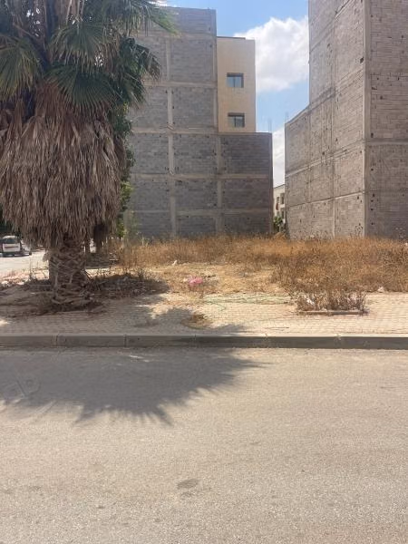 Terrain en vente à Hay Nejma.
Surface de 107 m²