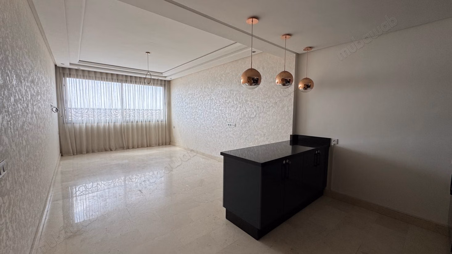 Location d'un appartement à Guéliz. 2 pièces confortables. Environnement calme avec vue sur la montagne, porte blindée