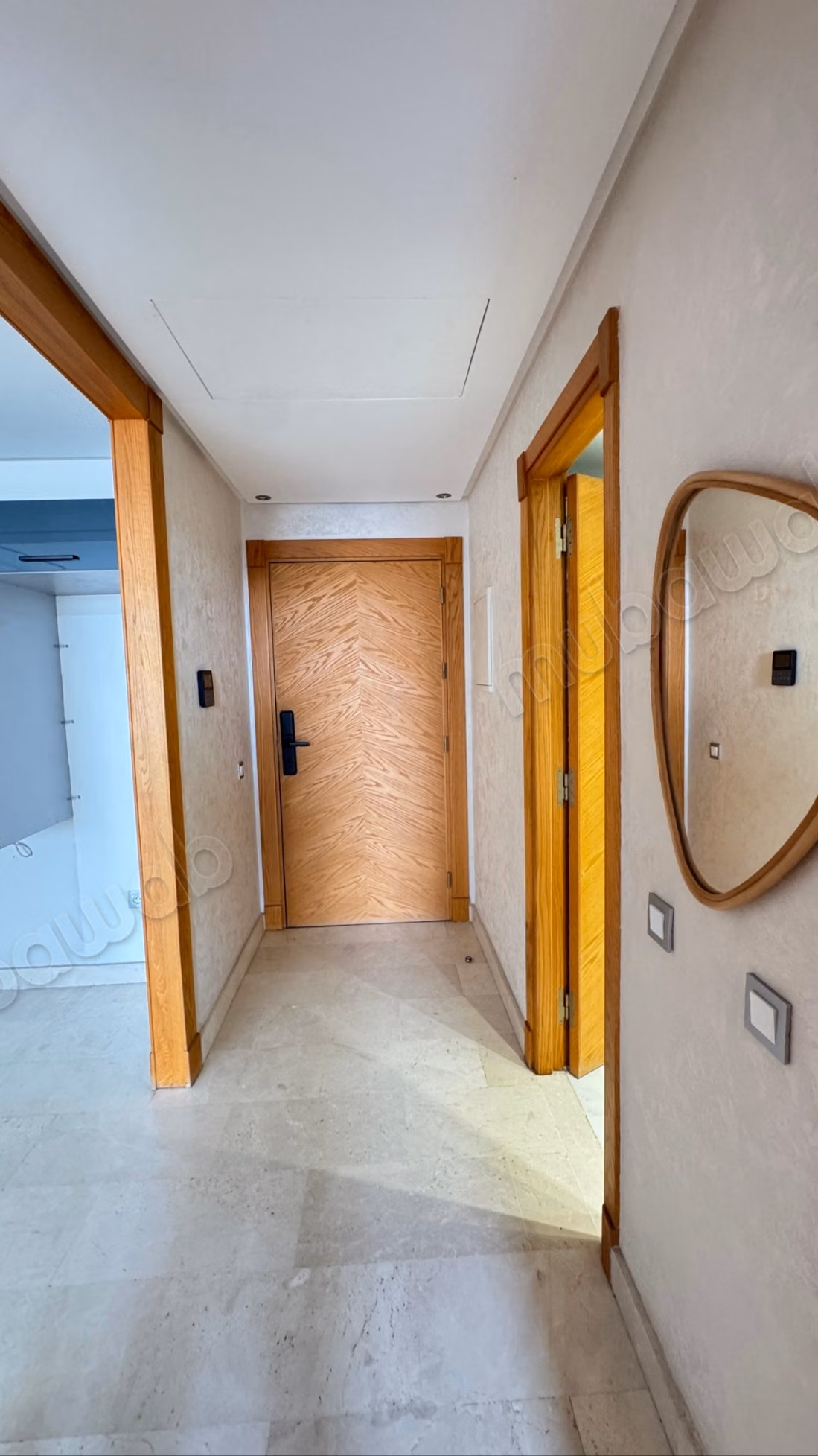 Location d'un appartement à Guéliz. 2 pièces confortables. Environnement calme avec vue sur la montagne, porte blindée