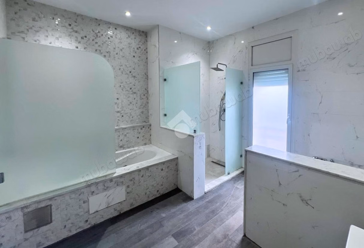 Villa de prestige à louer au Lac 2 avec piscine