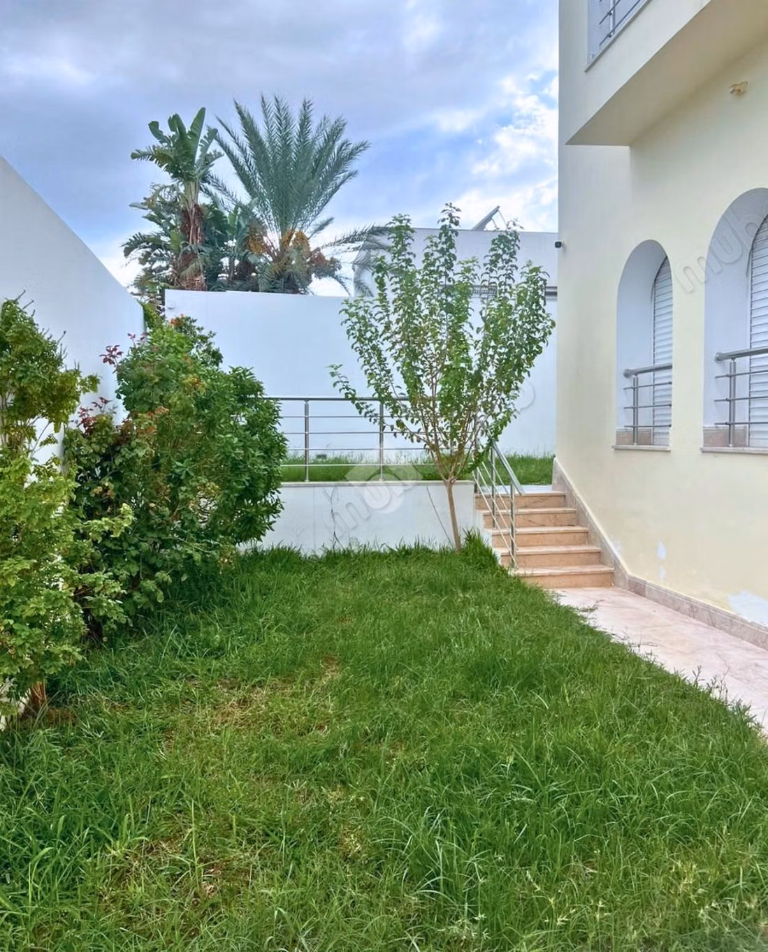 Villa de prestige à louer au Lac 2 avec piscine