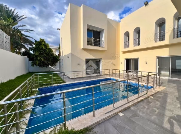 Villa de prestige à louer au Lac 2 avec piscine