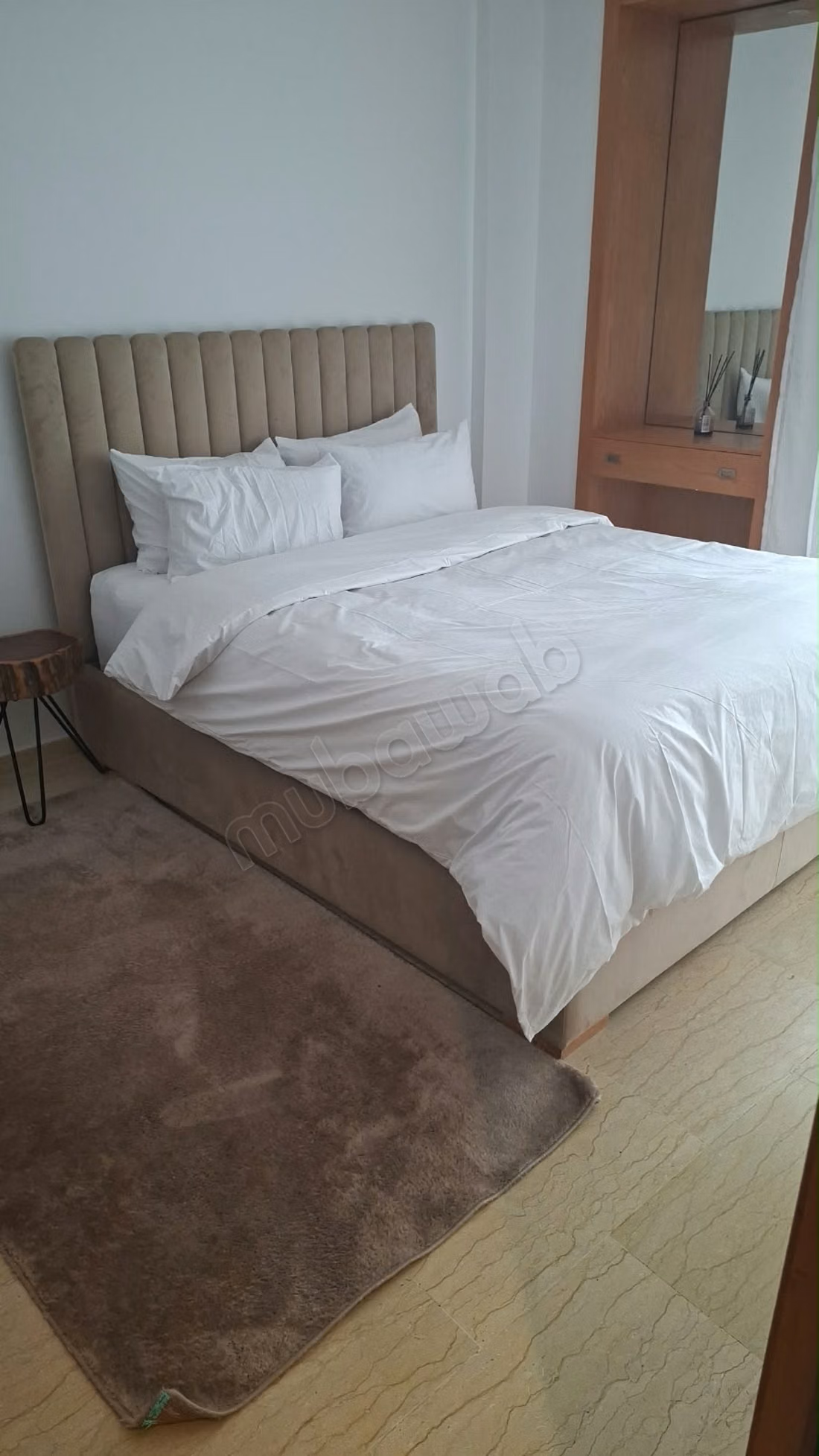 Bel appartement en location à Riyad.
Superficie 120 m².
Meublé