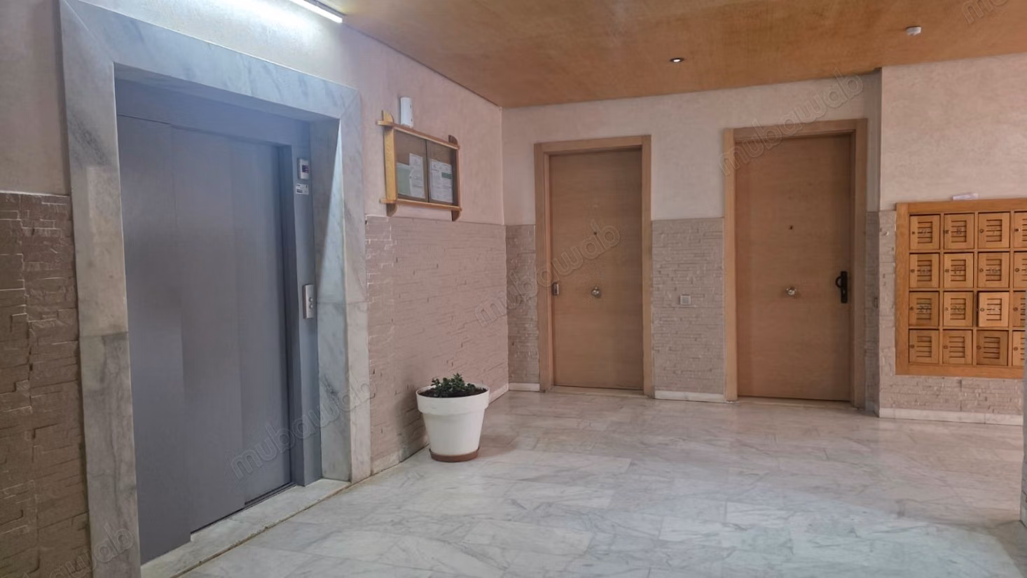 Très bel appartement en location à Rabat.
Superficie 100 m².
Meublé