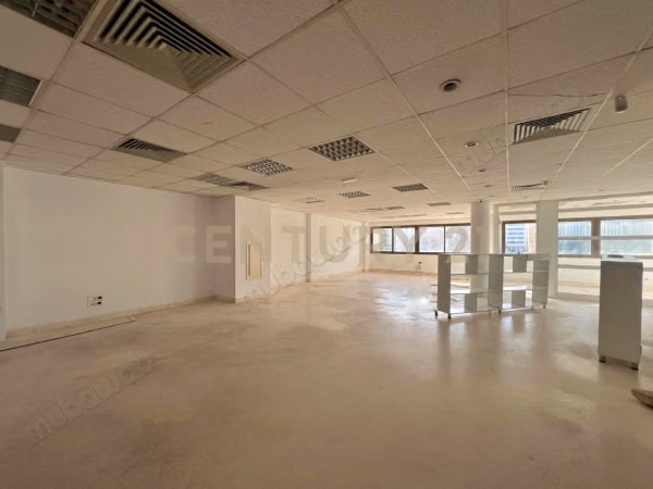 For Rent Office of 300m² in Charguia 1