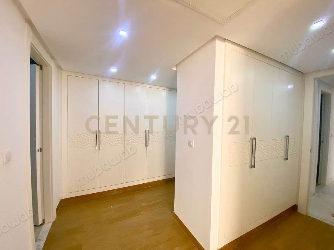 À vendre un appartement en S3 situé à Cité Ennasr 2