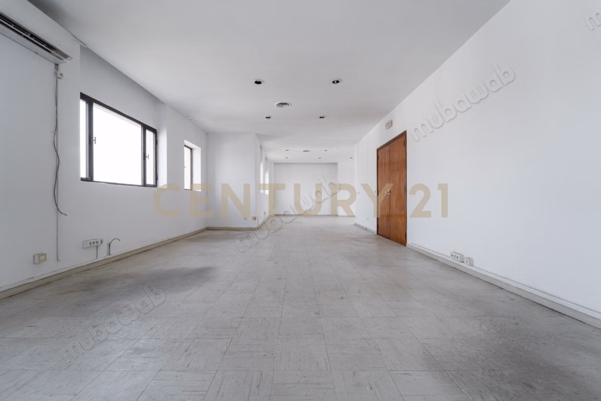 For rent building S0 Lafayette