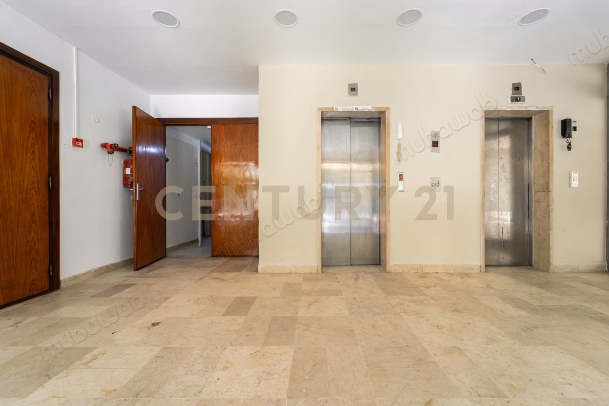 For rent building S0 Lafayette